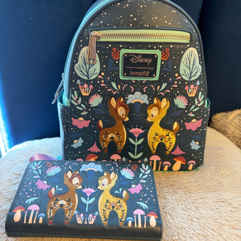 Loungefly Disney Bambi Folk Floral Green
Mini Backpack and wallet set.